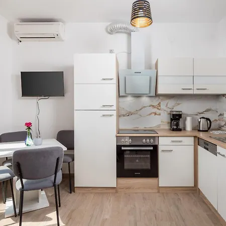 Guest house Jadranka 4*
