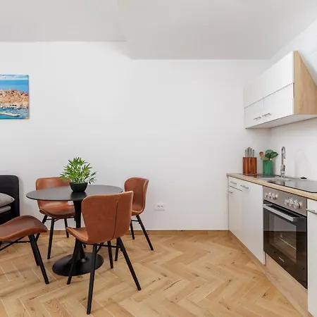 Guest house Jadranka 4*